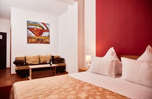 Deluxe Studio, 1 Bedroom (open space - garsoniera) | Egyptian cotton sheets, premium bedding, down comforters - Gabizz Apartments (Constanta)