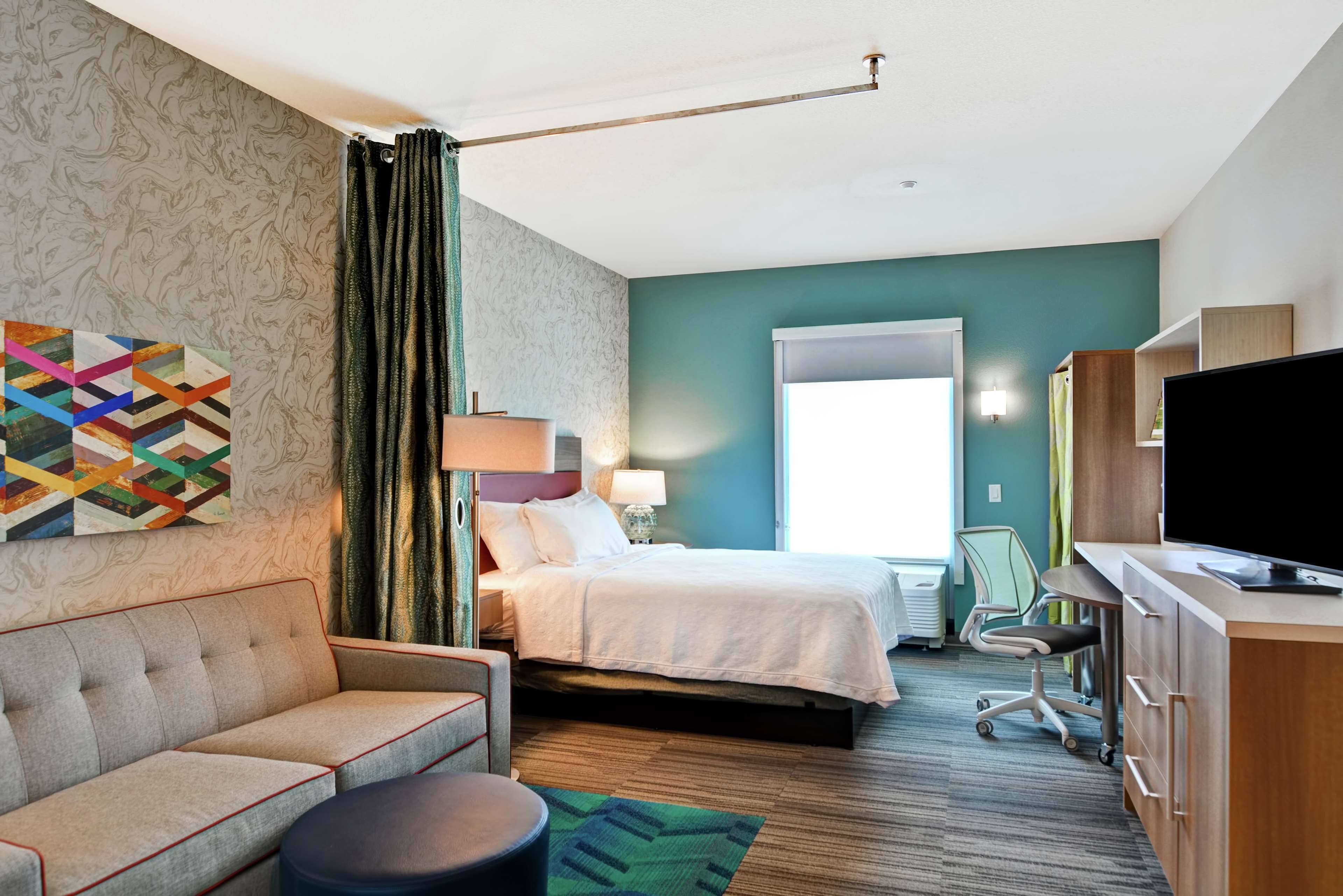 iron/ironing board, cots/infant beds, bed sheets