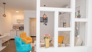 A modern interior with a kitchen, dining area, and living space. - Apartments Tina (Utjeha)