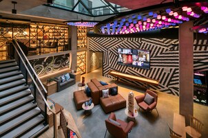 Lobby lounge