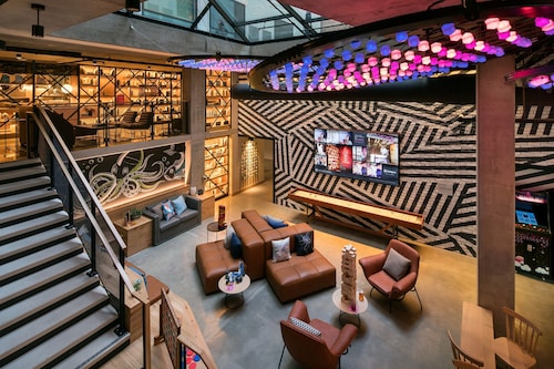 Moxy San Diego Downtown/Gaslamp Quarter