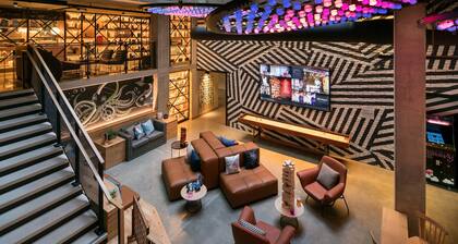 Moxy San Diego Downtown/Gaslamp Quarter