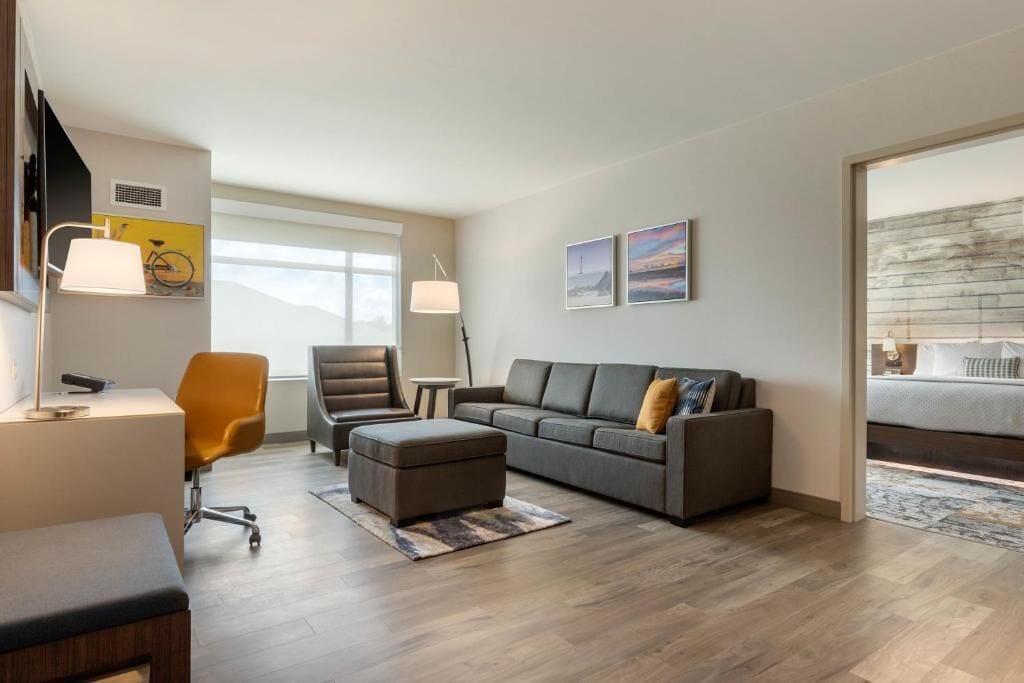 49-inch flat-screen tv with satellite channels, tv, ipod dock