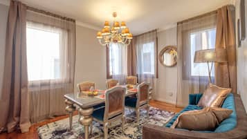 Luxury Apartment | In-room dining