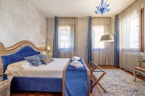 ラグジュアリー アパートメント | 2 室のベッドルーム、客室ごとに異なる装飾、客室ごとに異なるインテリア、デスク