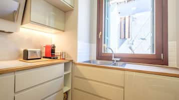 Luxury Apartment | Private kitchen | Fridge, microwave, oven, stovetop