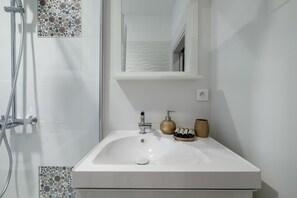 Luxury Apartment | Bathroom sink - Casa Verona (Venice)