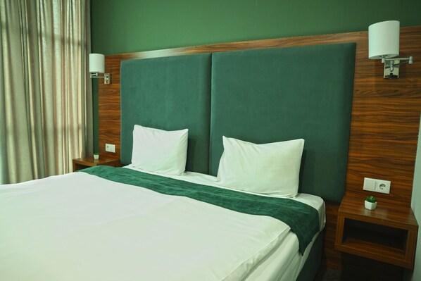 Deluxe Suite, 1 King Bed with Sofa bed | Laptop workspace, free WiFi, bed sheets - Green Tower Hotel (Tbilisi)