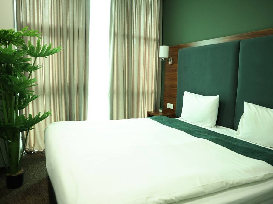 Free WiFi, bed sheets