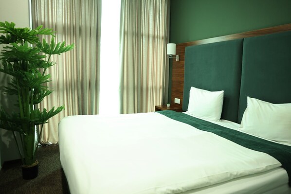 Laptop workspace, free WiFi, bed sheets - Green Tower Hotel (Tbilisi)