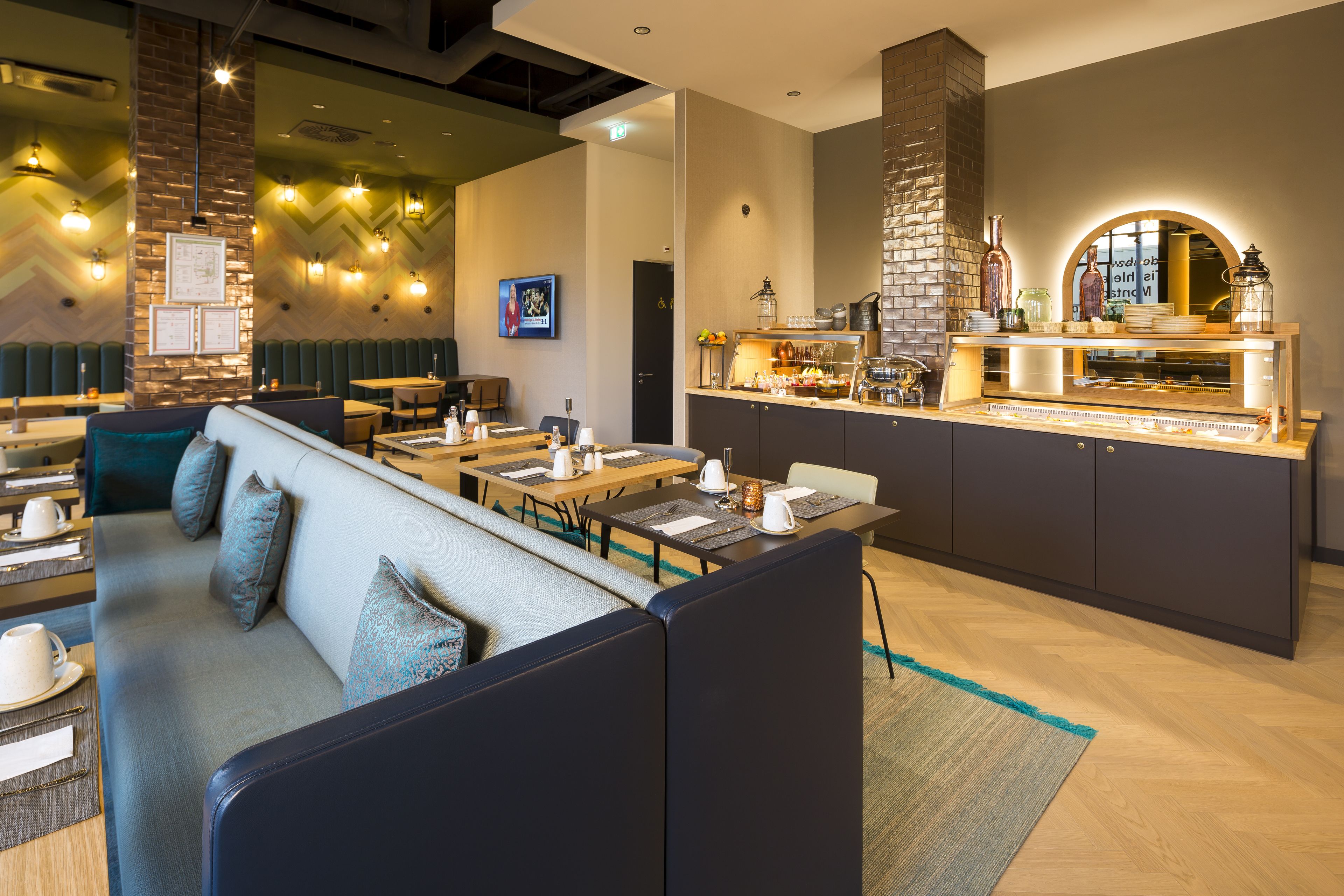 Tägliches Frühstücksbuffet (23 EUR pro Person)