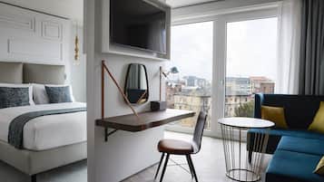 Suite, 1 Queen-Bett, Stadtblick | 1 Schlafzimmer, Zimmersafe, Schreibtisch, laptopgeeigneter Arbeitsplatz