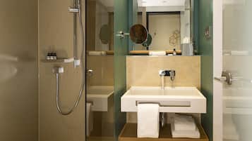 Shower, rainfall showerhead, free toiletries, hair dryer