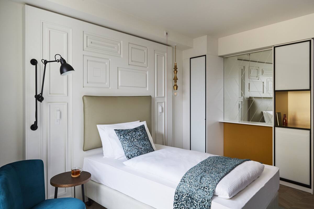 Standard Room, 1 Single Bed, Accessible | 1 bedroom, in-room safe, desk, laptop workspace