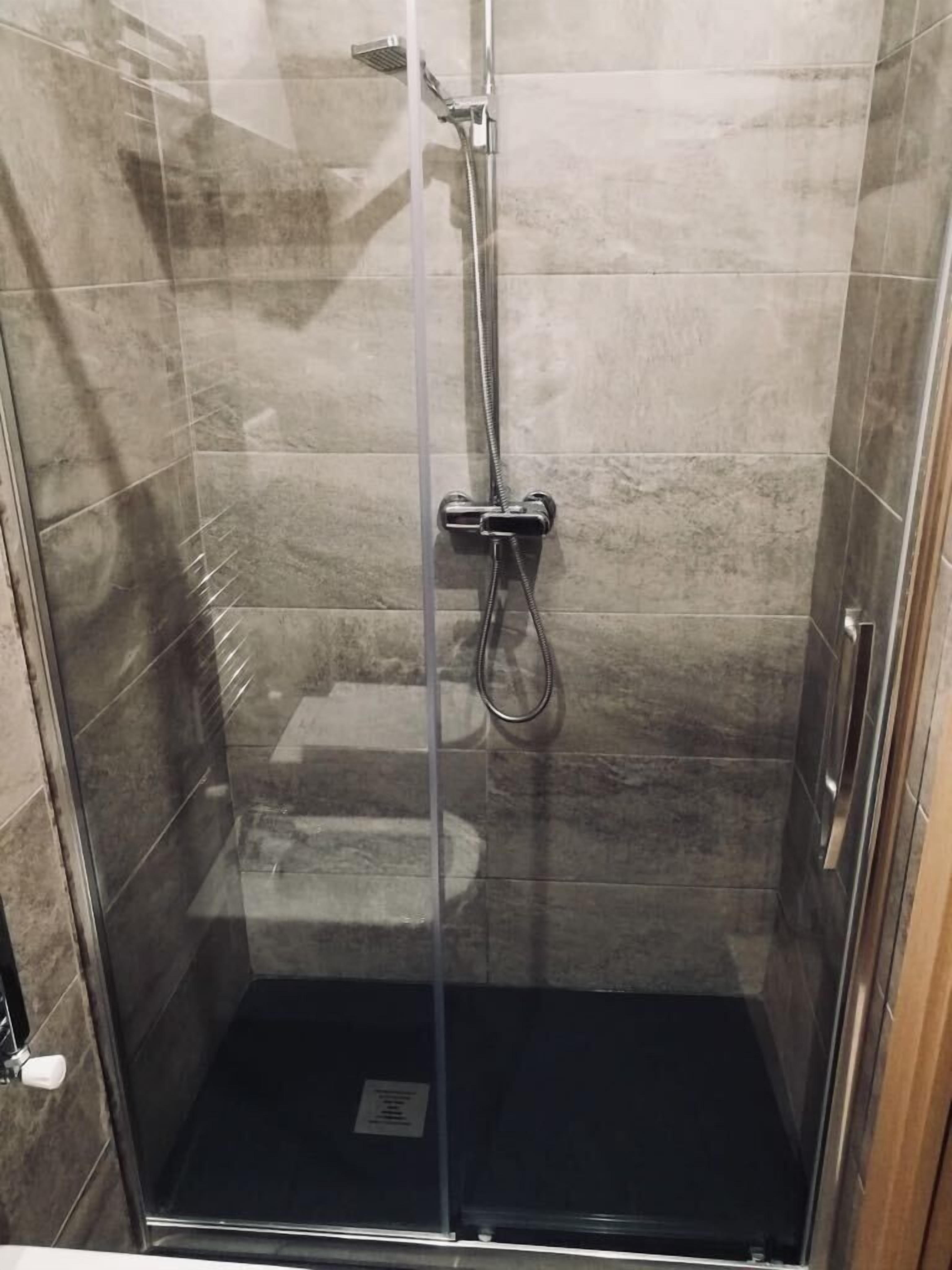 Comfort Double Room, Private Bathroom (bear) | Bathroom shower