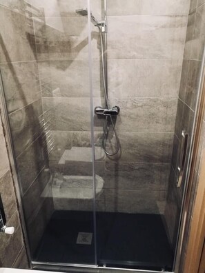 Comfort Double Room, Private Bathroom (bear) | Bathroom shower - Aloha House (Formia)