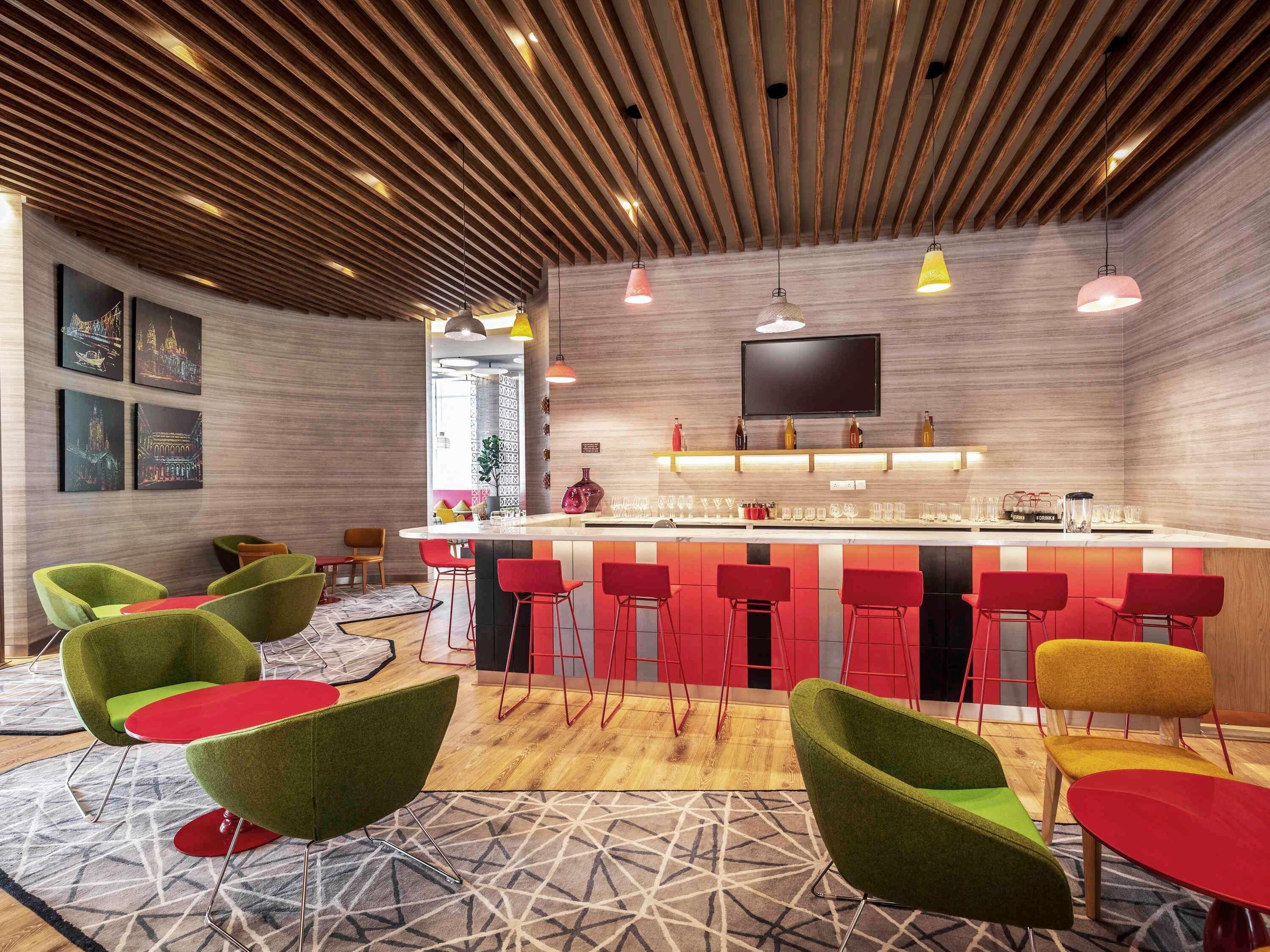 Mittagessen und Abendessen, lokale und internationale Küche