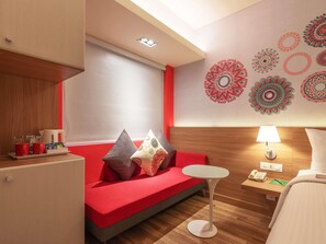 Hypo-allergenic bedding, memory foam beds, in-room safe, desk - ibis Kolkata Rajarhat Hotel (Barasat)