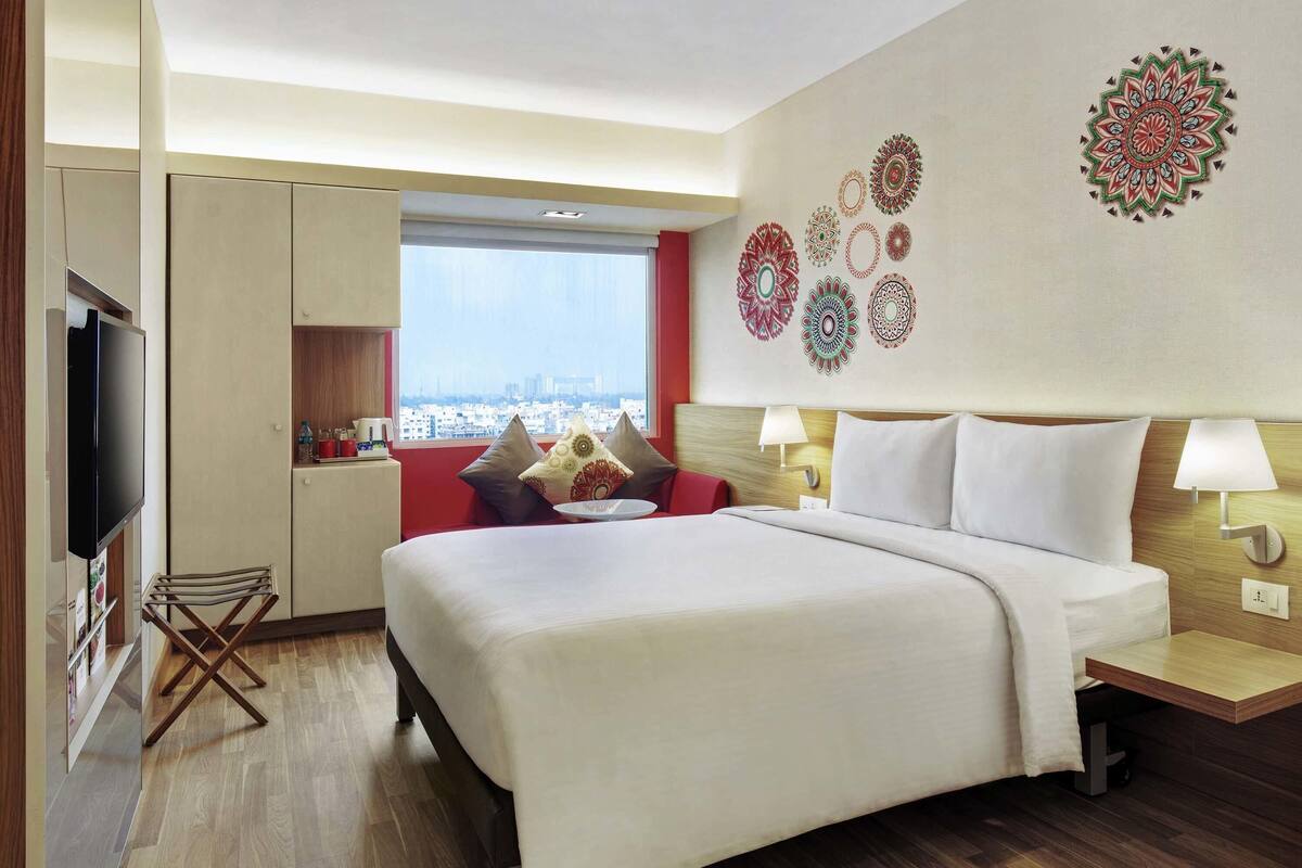 Hypo-allergenic bedding, memory-foam beds, in-room safe, desk