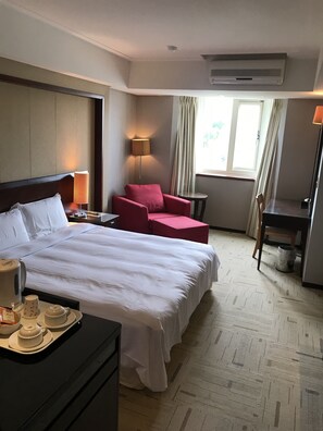 Classic-Doppelzimmer | Schreibtisch, Bügeleisen/Bügelbrett, kostenloses WLAN, Bettwäsche