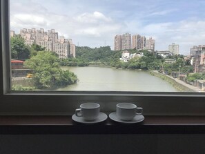 Free daily on-the-go breakfast - Gin Lon Lake motel (New Taipei City)