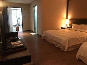 Comfort Quadruple Room | Desk, iron/ironing board, free WiFi, bed sheets - Gin Lon Lake motel (New Taipei City)