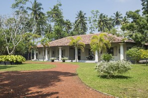 Front of property - Monara House (Unawatuna)