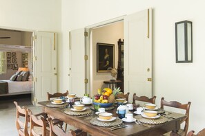 Outdoor dining - Monara House (Unawatuna)