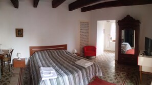 Kamar Keluarga, kamar terhubung | Meja kerja dan tempat tidur bayi gratis