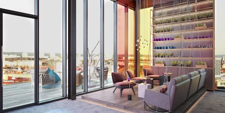 Bar en la azotea. Hotel Indigo Berlin - East Side Gallery by IHG