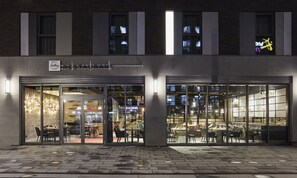 Restaurant - Hotel Indigo Berlin - East Side Gallery by IHG (Berlin)