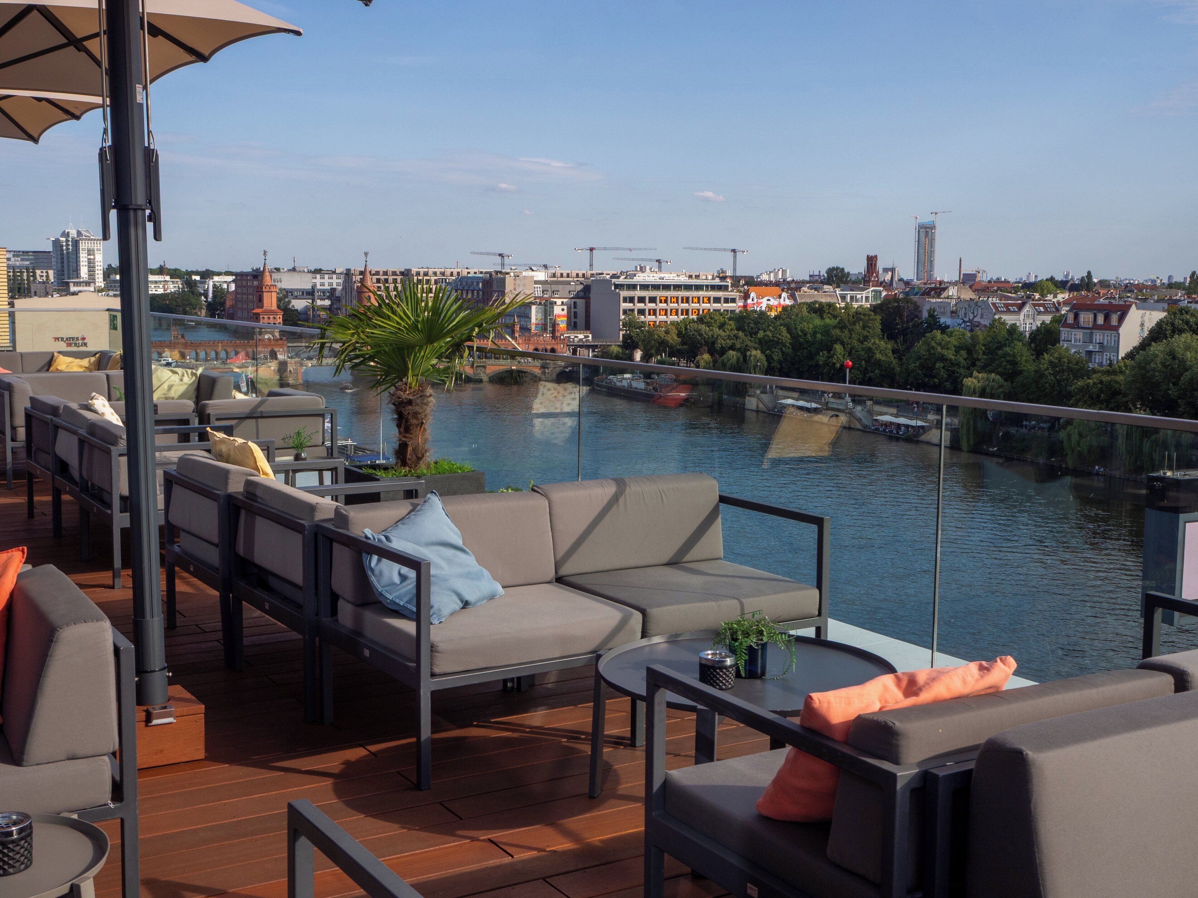 Bar auf der Dachterrasse