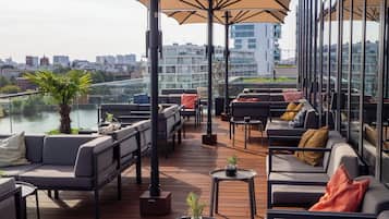 Bar auf der Dachterrasse
