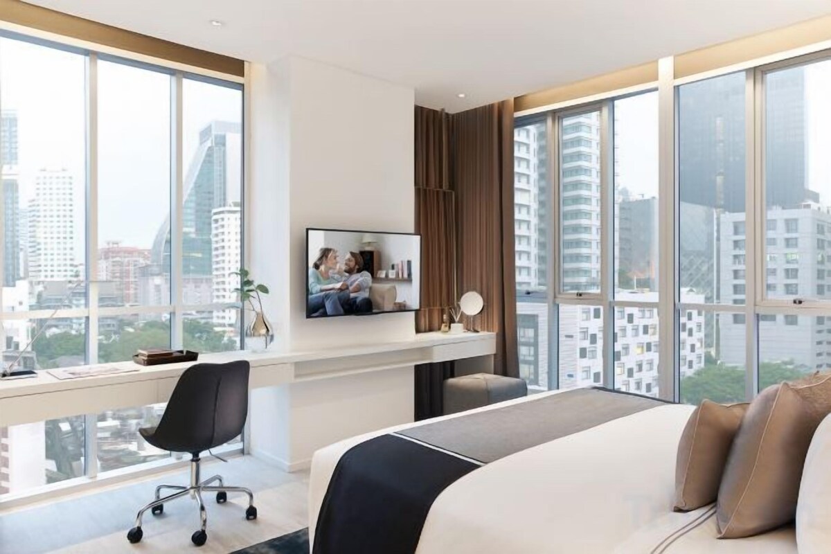 Roupas de cama premium, cofres nos quartos, escrivaninha