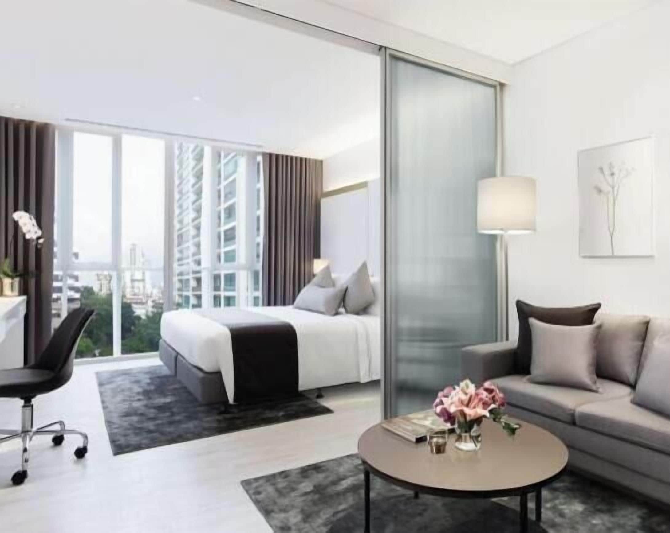 Premium bedding, in-room safe, desk, laptop workspace
