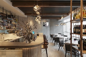 Daily cooked-to-order breakfast (THB 330 per person)