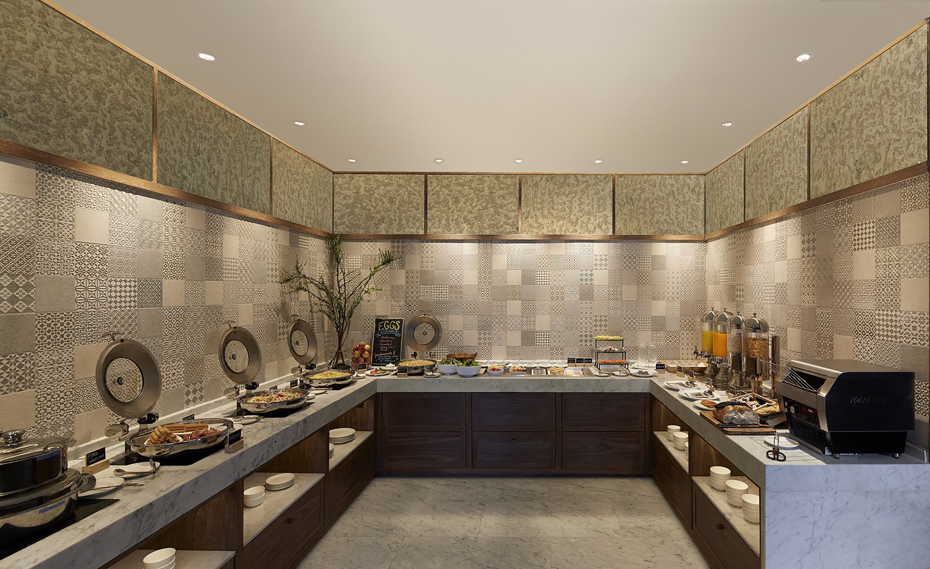 daily cooked-to-order breakfast (thb 330 per person)