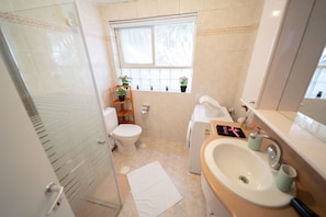 Premium Apartment, 2 Bedrooms, Non Smoking | Bathroom