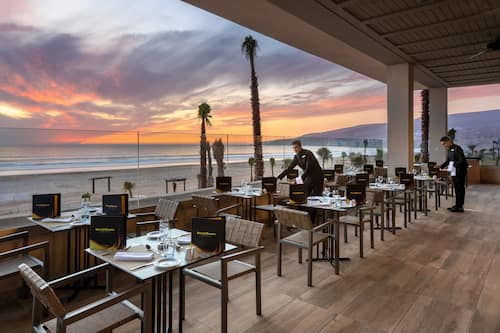 4 restaurants servant le petit déjeuner, le déjeuner et le dîner