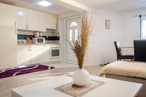 爐台、鍋具/餐盤/廚房用品