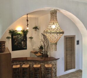 Deluxe Suite | Private kitchenette | Espresso maker, coffee/tea maker, electric kettle