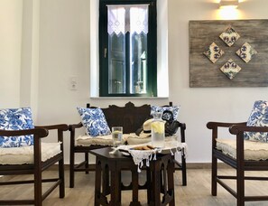 55–tuumainen LCD-televisio, jossa korkealuokkaiset TV-kanavat