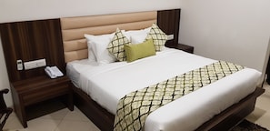 1 bedroom, Egyptian cotton sheets, premium bedding, in-room safe