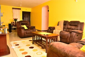 Executive Apartment, 3 Bedrooms | Living area - Milimani Furnished Elegant Apartments (Nakuru)