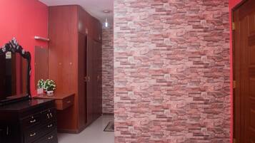 Executive Apartment, 3 Bedrooms | Peralatan tempat tidur premium, gebar bulu kapas, busa memori