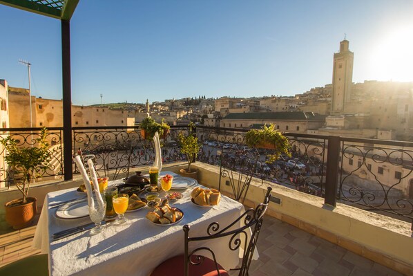 Petit déjeuner composé de spécialités régionales compris tous les jours