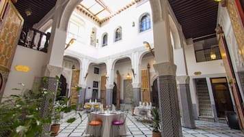 32-inch flat-screen TV with cable channels, TV