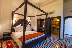 Comfort Room (YACOUT) | 1 bedroom, minibar, in-room safe, individually decorated