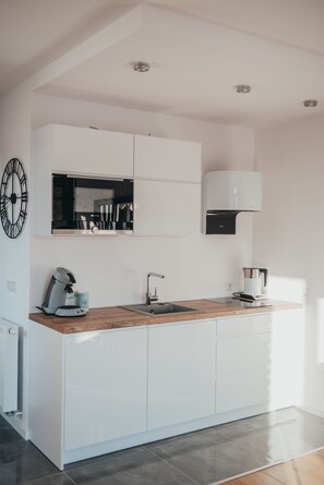 Appartement, 1 chambre | Coin cuisine privé | Réfrigérateur, micro-ondes, plaque de cuisson, lave-vaisselle