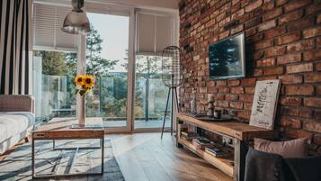 Studio Suite | Living area | Flat-screen TV